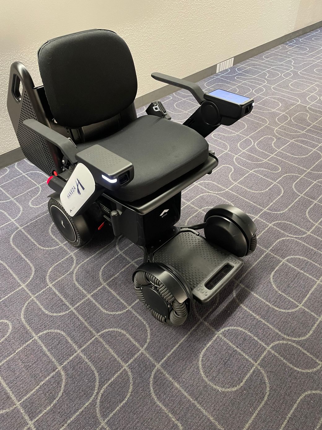 羽田空港の電動車椅子 Thumbnail